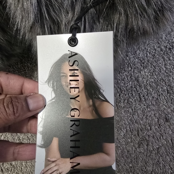 Ashley Graham Silver-Gray Faux Fur Short Coat - 3x - Free Shipping - Picture 5 of 7